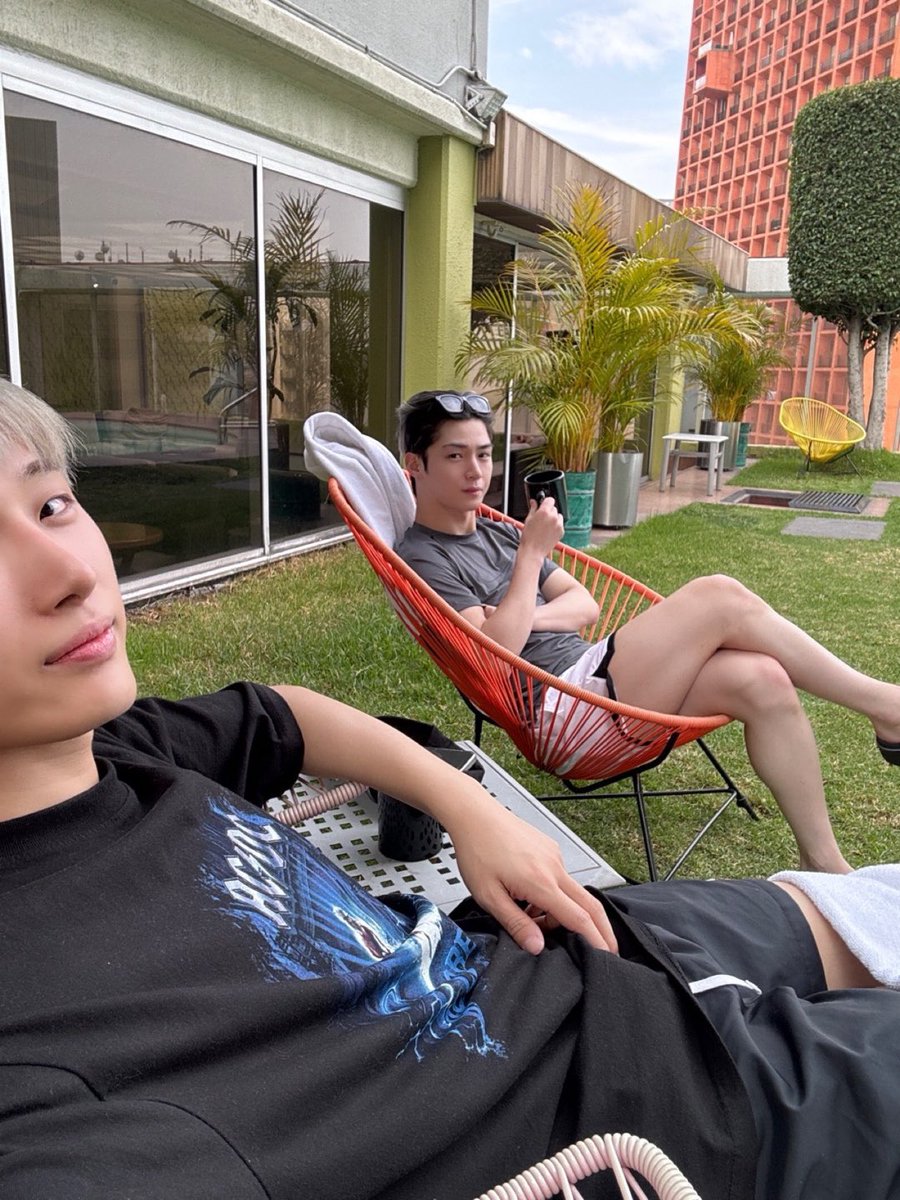 OmegaX_members's tweet photo. [#OX]

un descanso en México☺️

#OMEGA_X #오메가엑스
#재한 #JAEHAN https://t.co/BOJwJxjyBW