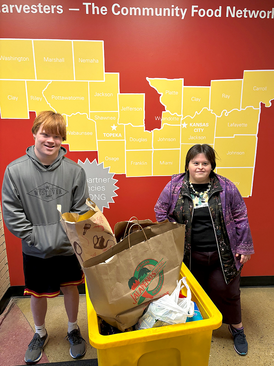 DSGKC's tweet photo. This week, participants of our ACE program helped our Team deliver 203 pounds of food and 169 meals to Harvesters. We are hosting a month-long Food Drive inviting all those who walk through our doors to join us in paying it forward this holiday season! #GenerosityChangesLives https://t.co/CF3kOL3JlA