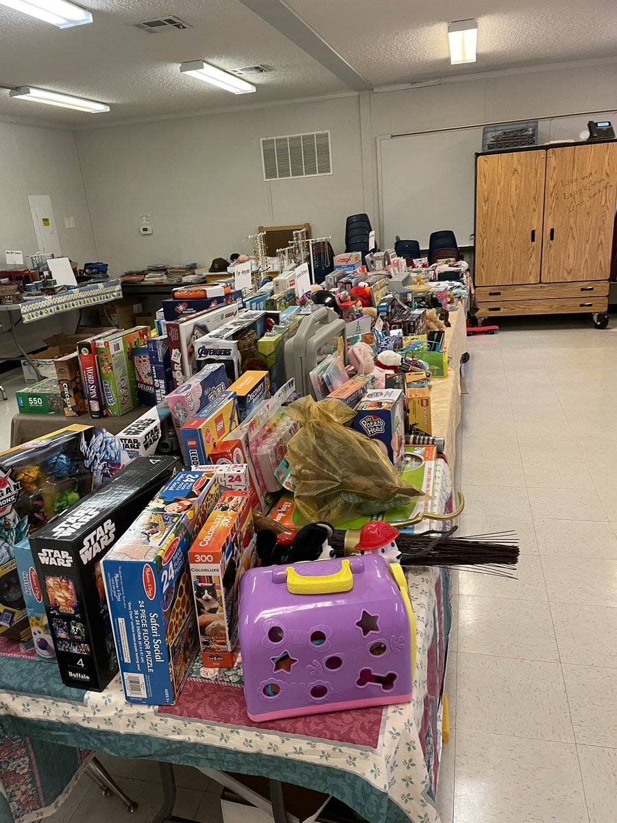 SHES_Dolphins's tweet photo. We have our annual Holiday House today! This is a PTA sponsored event. Each student picks out a gift for someone else. It is wrapped and ready for “giving”. Look at all the presents… #FCPSR2 https://t.co/VTPSMMKCVF