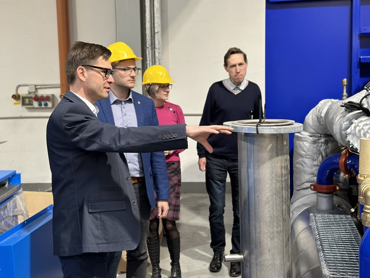 TEDOM_CHP's tweet image. 🌟 Hosted a visit from Vysočina Regions&apos;s Deputy Governor Hana Hajnova &amp;amp; Councillor Jan Břížďala! 
Explored Czech Republic&apos;s energy needs and showcased our #CHPunit production during the engaging visit. 🌍💡