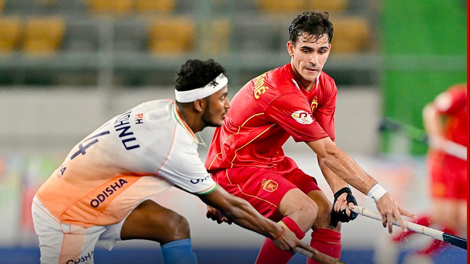 The Indian men's junior hockey team lose 1-4 against Spain in their second group game at the FIH Men's Junior Hockey World Cup 2023. 📸 @TheHockeyIndia #Hockey 🏑 #JWC2023 #JWCMalaysia2023