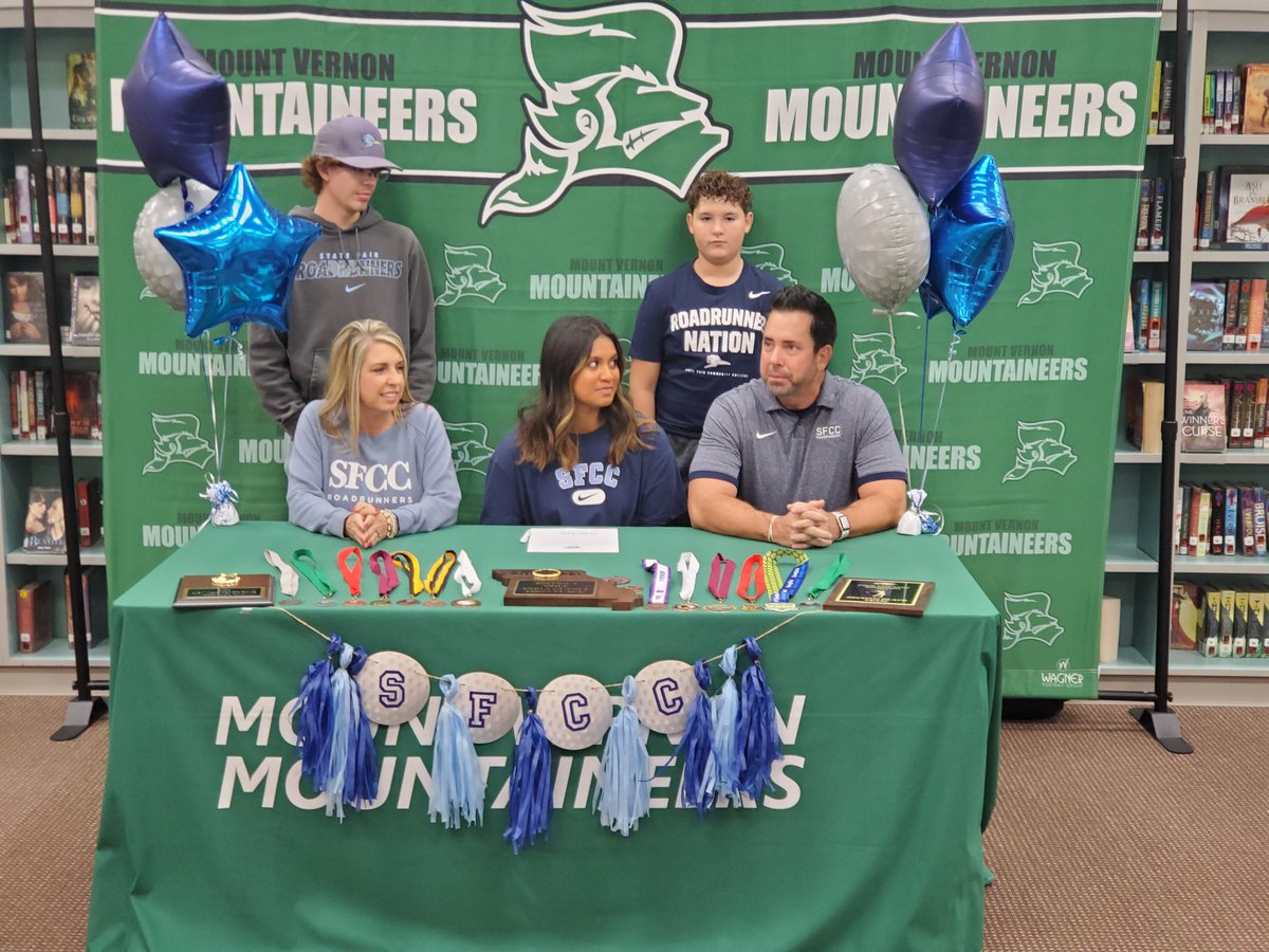 Congrats to Kenadi Killingsworth signing to play golf at State Fair Community College!