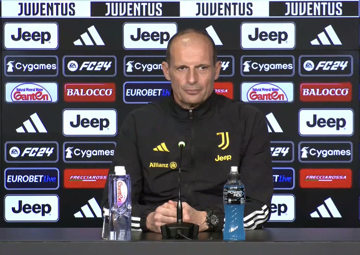 juvefcdotcom's tweet photo. 🎙️| Max Allegri #JuveNapoli press conference recap:
•Everyone has recovered except Weah.
•I'II decide who will play between Danilo and Alex Sandro tomorrow
•Vlahovic is in good shape
•Gatti has come on leaps and bounds
•Cambiaso is a very smart player
•We have an excellent squad of players
•Tomorrow is another six-pointer. It's going to be tough.
•Napoli are a very dangerous side away from home
•We’ve only beaten Napoli once in our last seven meetings
•The only thing we need to focus on is getting points on the board
•Tomorrow I want to see more of the same (in terms of performance) from the lads