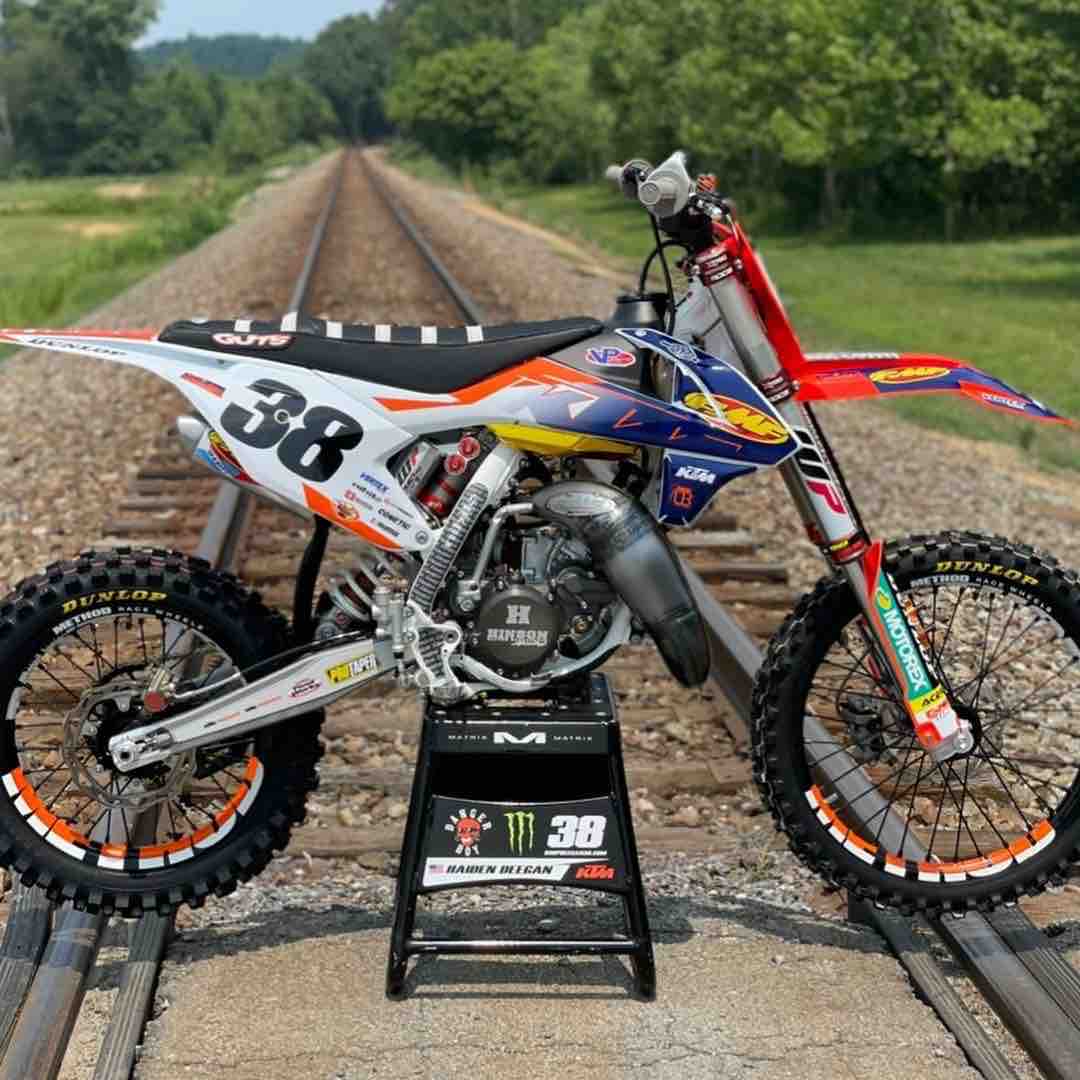 RideDunlop's tweet photo. Throwback to the @briandeegan38 @t_vrba built Supermini for @dangerboydeegan 🔥
#RideDunlop #RaceDunlop #TeamDunlop #DunlopFamily #Supermini #dirtbikes #ThrowbackThursday https://t.co/zAEQfbm54m