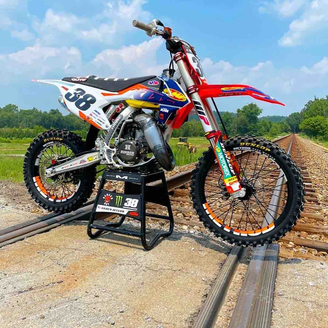 RideDunlop's tweet photo. Throwback to the @briandeegan38 @t_vrba built Supermini for @dangerboydeegan 🔥
#RideDunlop #RaceDunlop #TeamDunlop #DunlopFamily #Supermini #dirtbikes #ThrowbackThursday https://t.co/zAEQfbm54m