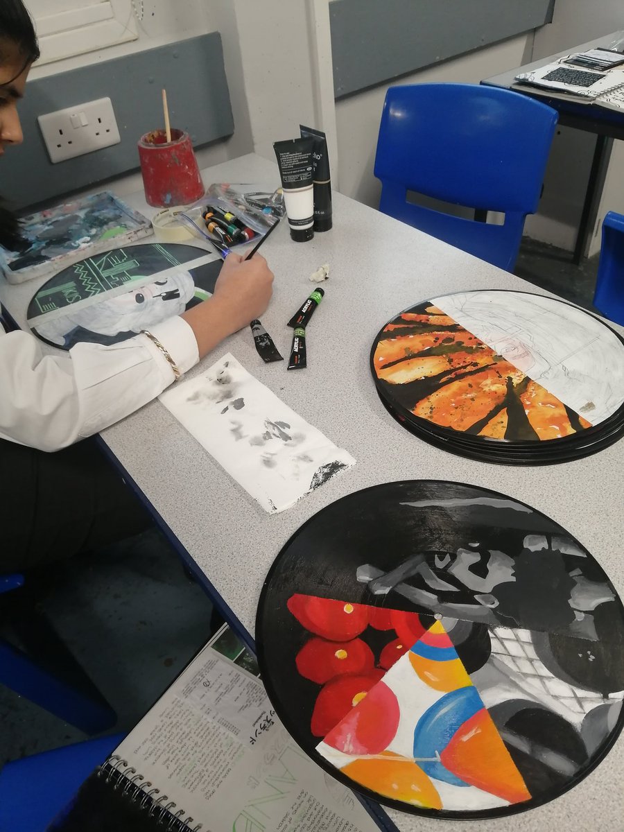 SGSArtDesign's tweet photo. #SGSYear11 in Art mock exam. 1st day starting final pieces. A lot of different processes being used - etching, 3D, printing and painting. All working hard! #SGSArtdep #SGSCreativity https://t.co/UB7ZSp3rc3