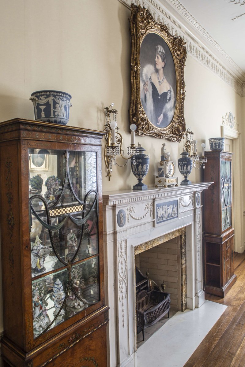 It may be cold outside, but it’s warm inside the mansion! (Even if the beautiful fireplaces remain unlit…) 🔥 Where would you spend a cozy day at Hillwood?

📷: Erik Kvalsvik