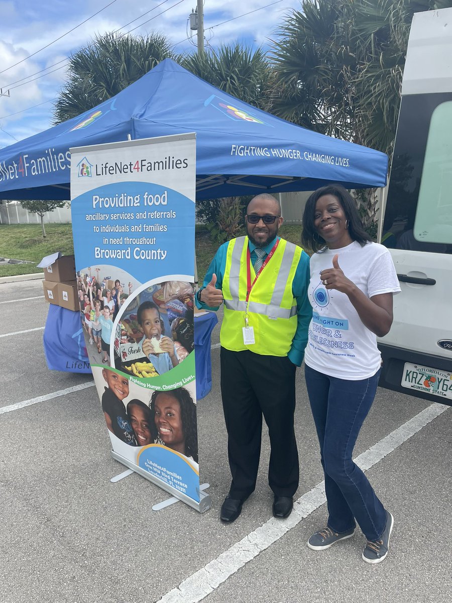LifeNet4Fam's tweet photo. #ThrowbackThursday to when @LifeNet4Fam opened a food pantry at @KeiserU! Everyone deserves access to food! #Students #studentlife #partnership #community #keiseruniversity https://t.co/DCACCj5pev