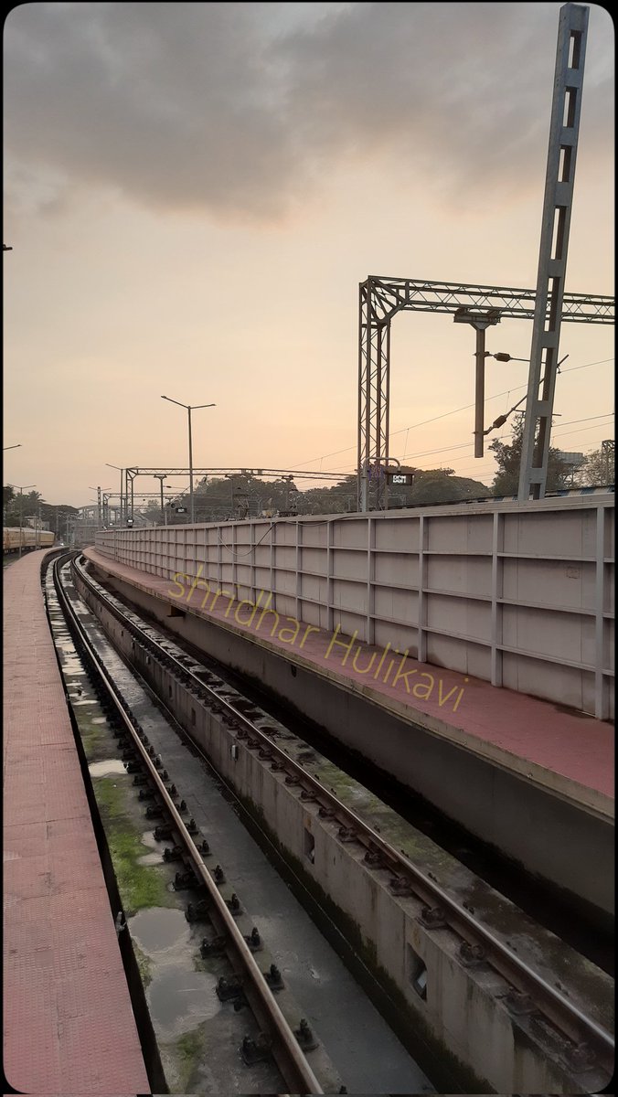 Hulikavishri's tweet photo. After Water Filling facility One More Big News Coming from #BelagaviRailwayStation OHE Poles Coming To #Pitline For Premium trains Maintenance 🥳🥳🥳❤️❤️ One More Boost News to #Belagavi

@KARailway @IndexKarnataka 
@Irannakadadi_MP @MangalSAngadi @SWRRLY @RailMinIndia @PMOIndia https://t.co/RTsIkBLTiy