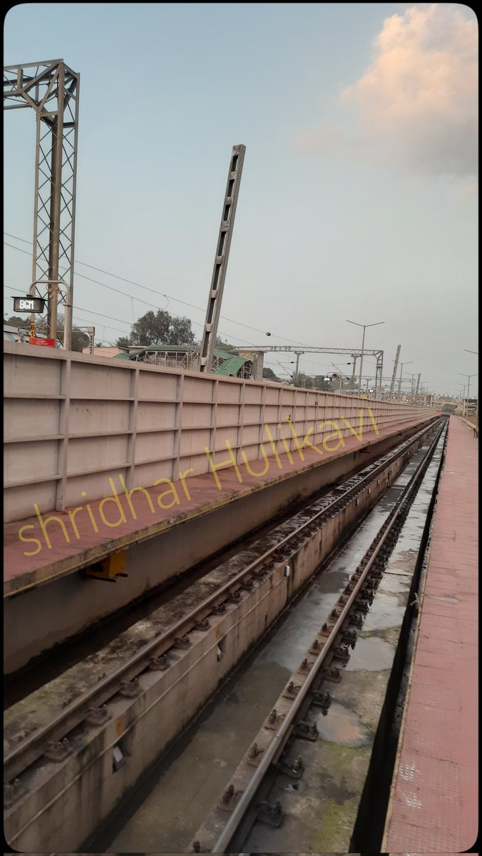 Hulikavishri's tweet photo. After Water Filling facility One More Big News Coming from #BelagaviRailwayStation OHE Poles Coming To #Pitline For Premium trains Maintenance 🥳🥳🥳❤️❤️ One More Boost News to #Belagavi

@KARailway @IndexKarnataka 
@Irannakadadi_MP @MangalSAngadi @SWRRLY @RailMinIndia @PMOIndia https://t.co/RTsIkBLTiy