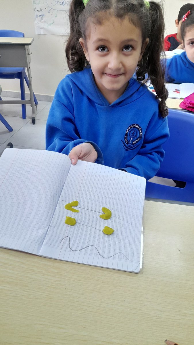 Exploring different types of lines and unleashing our artistic superpowers! 🎨✨ 
#Geometry #math #lines
<a href="/FawziehHn/">fawziehhnaini</a> <a href="/MakAishaSchool/">MakAishaSchool</a>