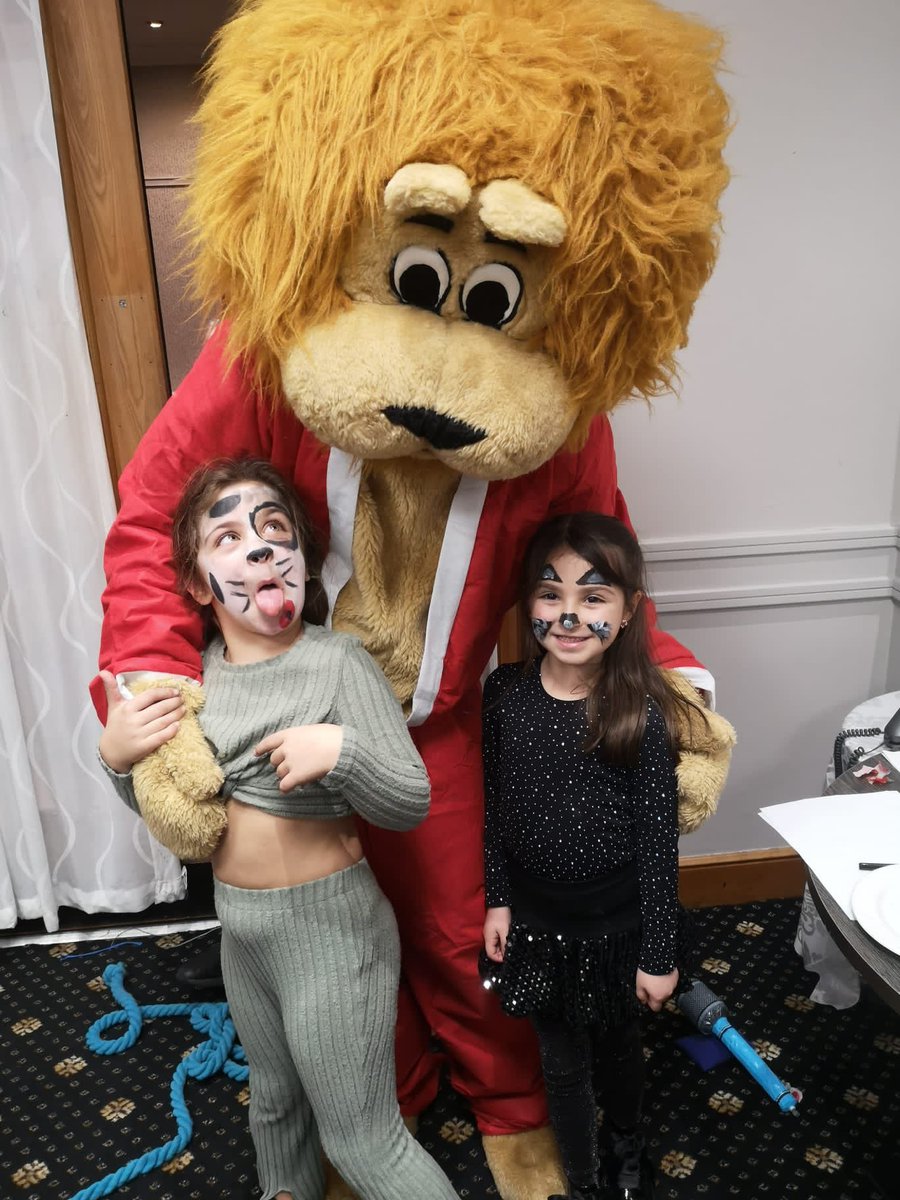 SummerInTheCit1's tweet photo. Sunny is available for Christmas visits, parties, dances - we loved hosting the Christmas party @GlynhillHotel Sunny is ready for SANTA 🎅! https://t.co/8vvsUo29BF