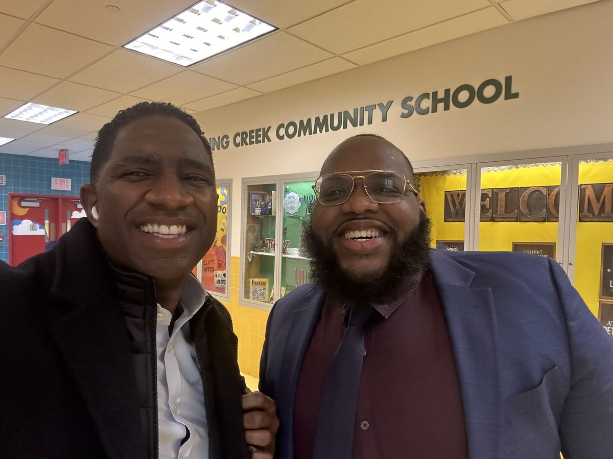 Thrilled to visit Spring Creek Community School today in @BrooklynNorthHS to see the amazing progress they are making with their #blendedlearning and #digitallearning initiatives with @decentgriffin. @LINC_PD #lincPD