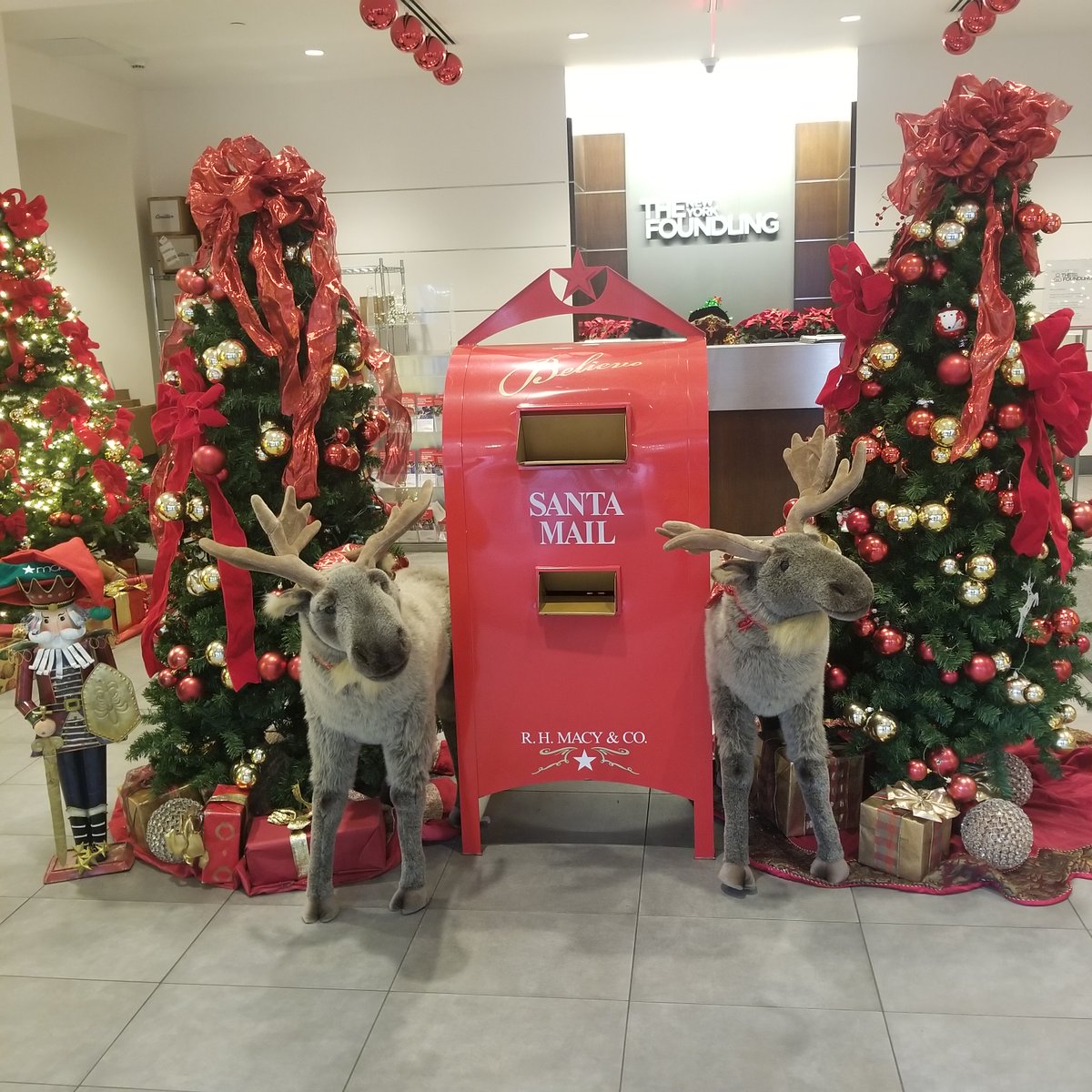 (L-R) USAIG Home Office staff - Karen Barnes-Karp (VP/HR), Derrick Owens (SVP/Treasurer) & Karen Rafferty (SVP/HR) delivering some #ChristmasJoy to  @TheNYFoundling #tistheseasontogive