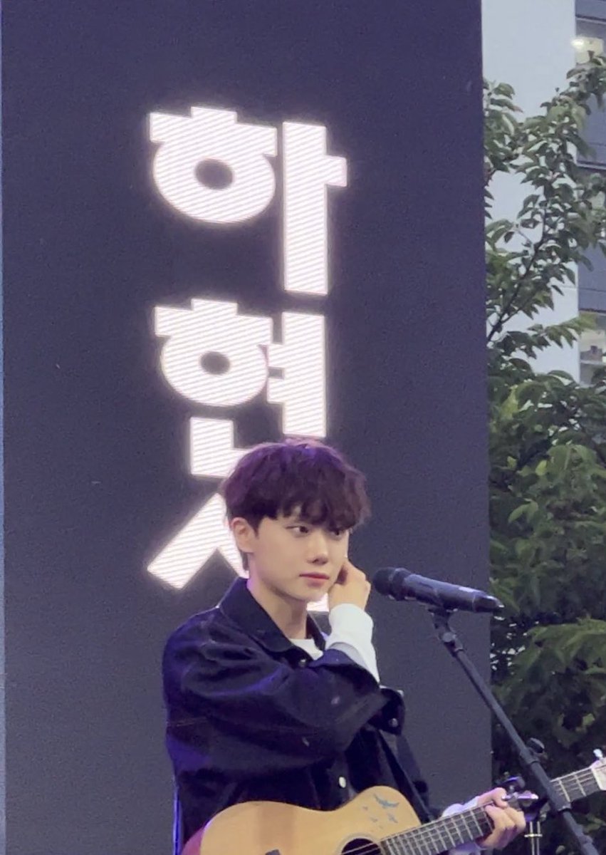 su950825's tweet photo. 남찍사랑셀카차이봐
각도에서부터간절함이존나없다고 https://t.co/eh6t7KYOkw