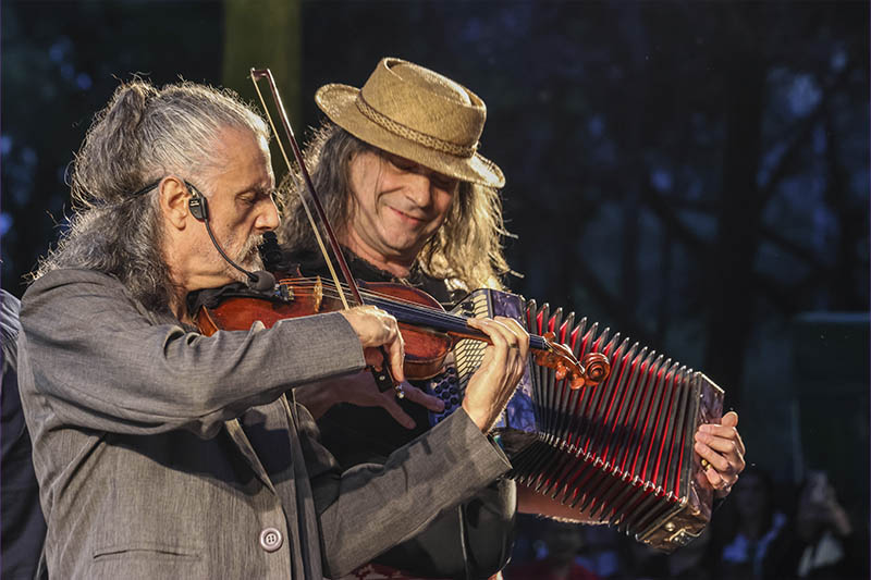 CONCERTAÇO DE NATAL COM HIQUE GOMEZ, RENATO BORGHETTI E ORQUESTRA DA ULBRA

Confira no Site Turbinado.
LINK: turbinado.art.br/site/artigos/n…

Crédito da foto: Nilton Santolin