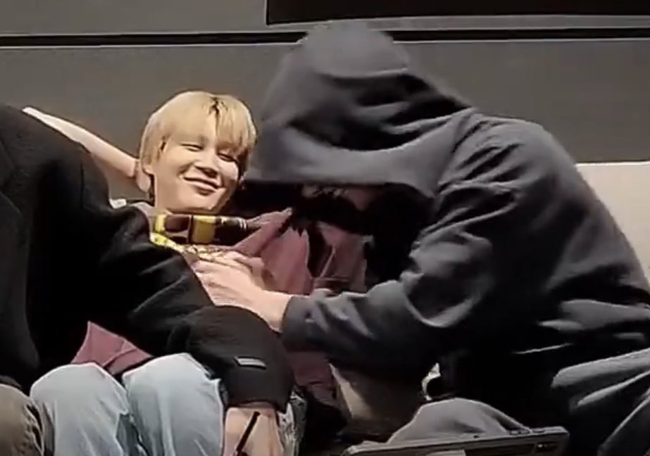 kmgoogiemimi_'s tweet photo. nobody is closer than jimin and jungkook https://t.co/NUuvdDrNbl