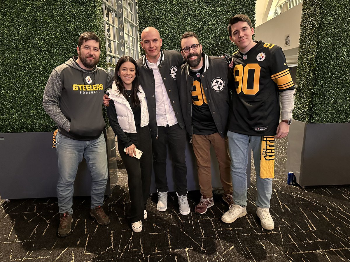 cortinadeacero's tweet photo. Gracias por el evento de ayer.
Lo disfrutamos al máximo @LosSteelers @M_J_Rodriguez https://t.co/wrFJlrqEMM