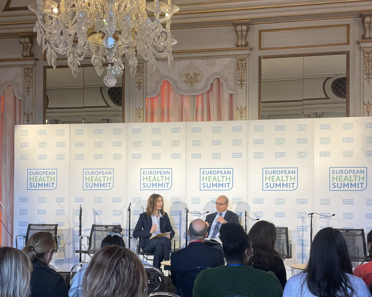 Vitavox_'s tweet photo. Shifting from an aging to a #longevity society – where extended productivity is key. @ColinScic emphasizes the role of preventive healthcare for longevity at #EHS2023. Addressing loneliness is crucial for policymakers, as it directly impacts productivity. https://t.co/h3AAqvA7cQ