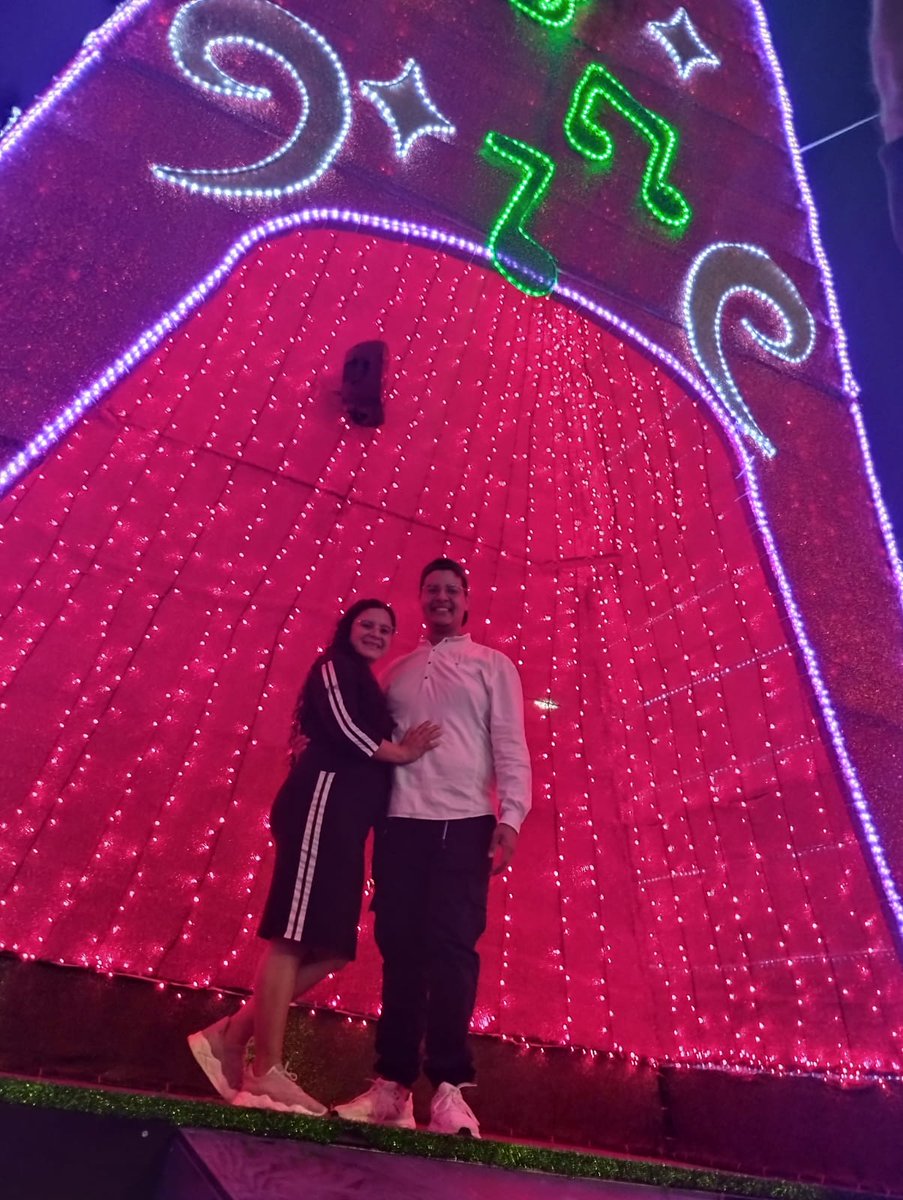 rala303's tweet photo. Y mientras tanto yo. Estás tierras caleñas..... 

#Cali #luces https://t.co/UOtqfDgVZ5
