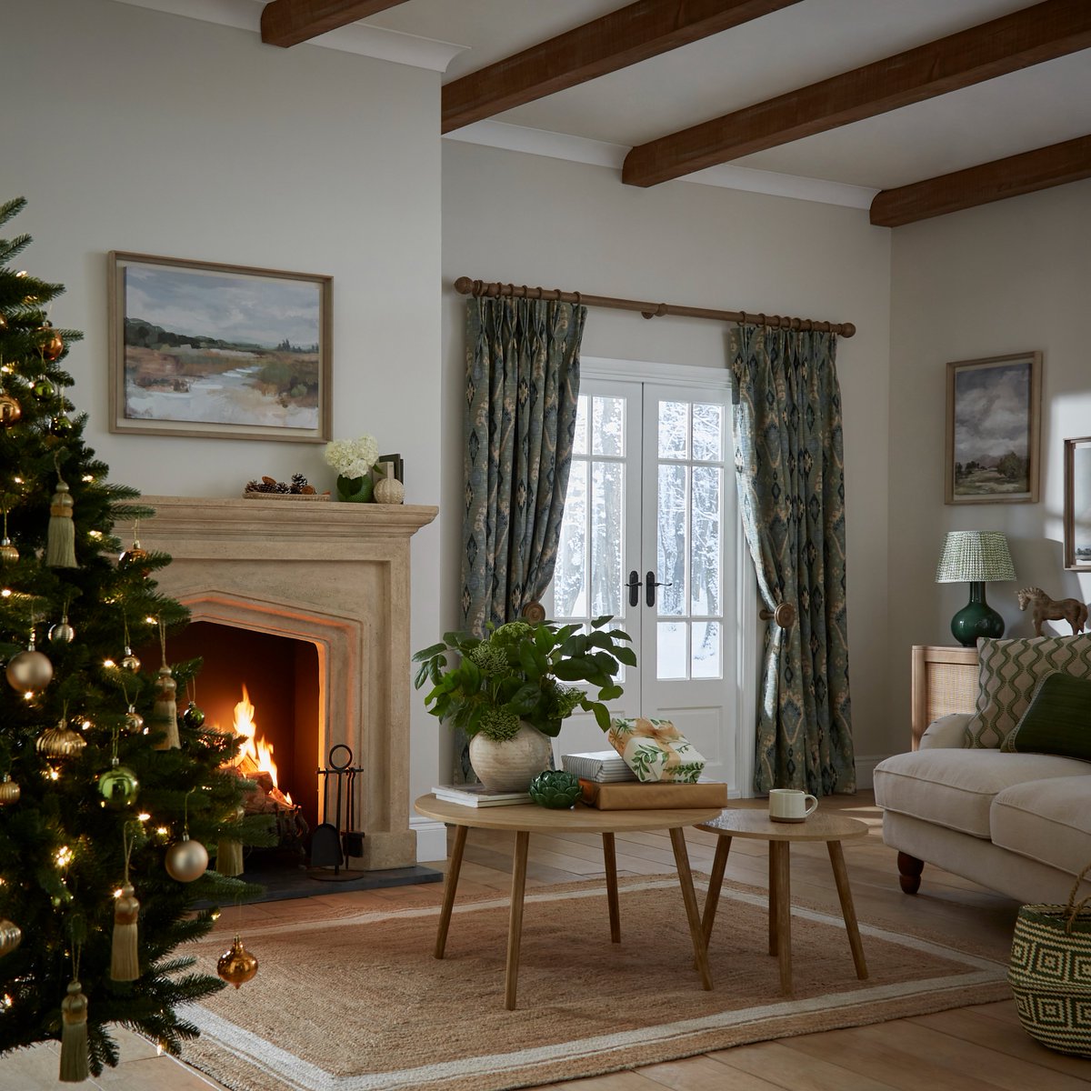 With Christmas just around the corner, this is just a friendly reminder to say we’re approaching our remaining last order dates for our made to measure products, including Silent Gliss.

A full list of products showing last order dates can be viewed on hallishudson.com