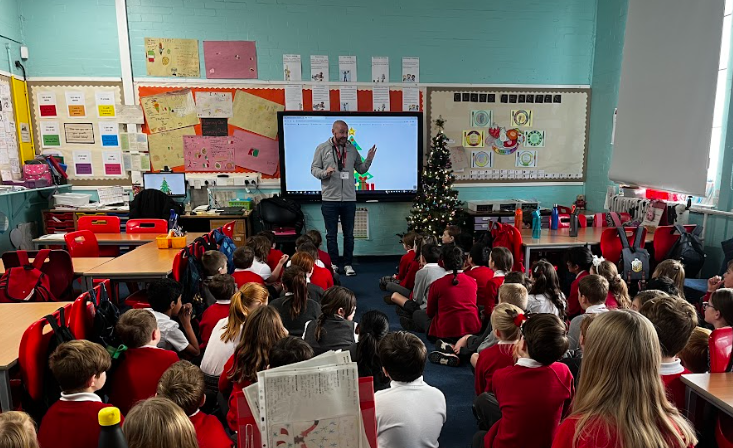 Carolside_PS's tweet photo. P5 and P6 loved learning Christmas words in British Sign Language yesterday. Thank you to David for teaching us this useful language, we would love to learn more BSL in the future! @westscotlandbsl @EastRenLangs https://t.co/HaNTld2mIX