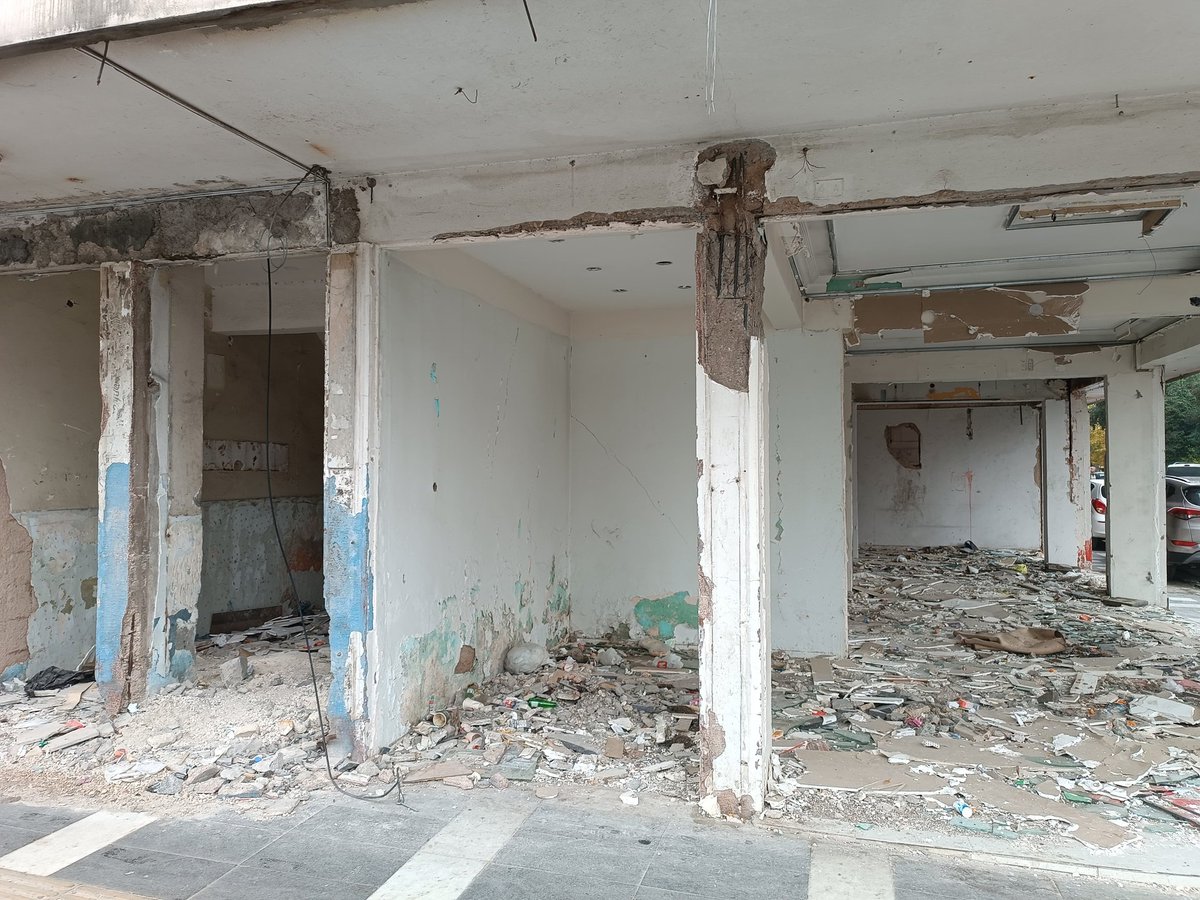 6 Şubat depremi sonrası Şanlıurfa'da hasarlı olup yıkılmayı bekleyen sayısızca bina var.

Metruk halde bırakılan bu binalar dolayısıyla oluşabilecek tehlikelere karşı ilgili tüm yetkililer sorumludur.

"Devlet, insan için vardır."

#Şanlıurfa