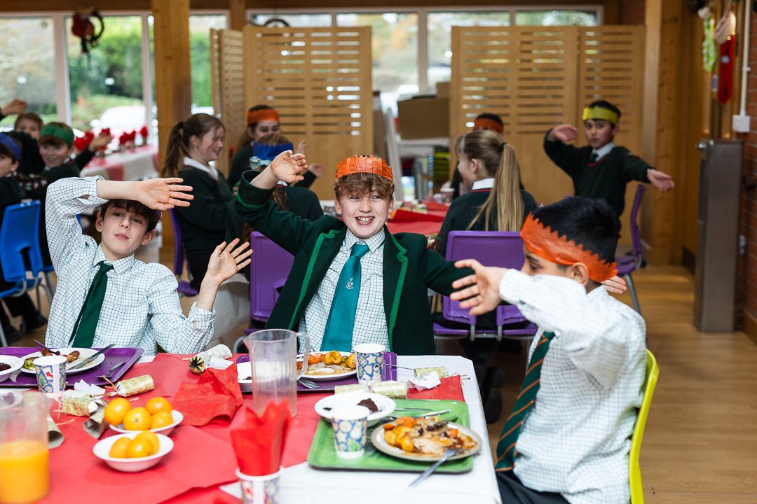 Today the children and staff were all treated to a fabulous Christmas lunch cooked by our wonderful kitchen team. Thank you to the group of form 8s who also provided some lovely Christmas tunes to get us all in the spirit 🎄 🎅🏼 

#christmaslunch #festivities #delicious #aldro