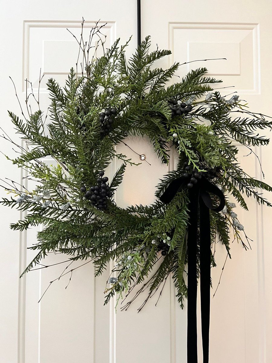 IDesign2090's tweet photo. A wreath is the perfect addition to your door for the holiday season, here’s how I have mine displayed! https://t.co/f9Ez75oWVa