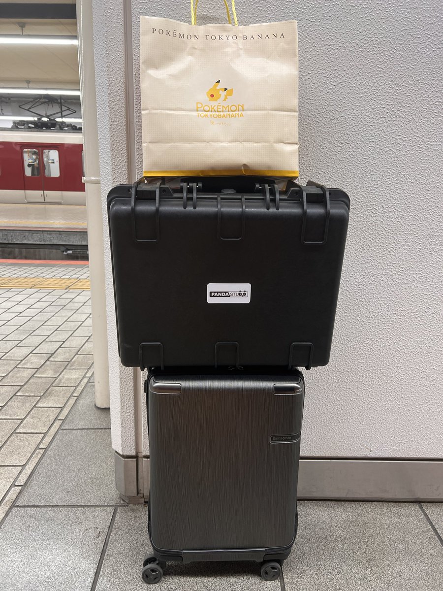 ken_touge's tweet photo. デカいし重いけど、ケース付きで本当に良かった
#VR6HD
#ROLAND https://t.co/KKWmfBNZZD
