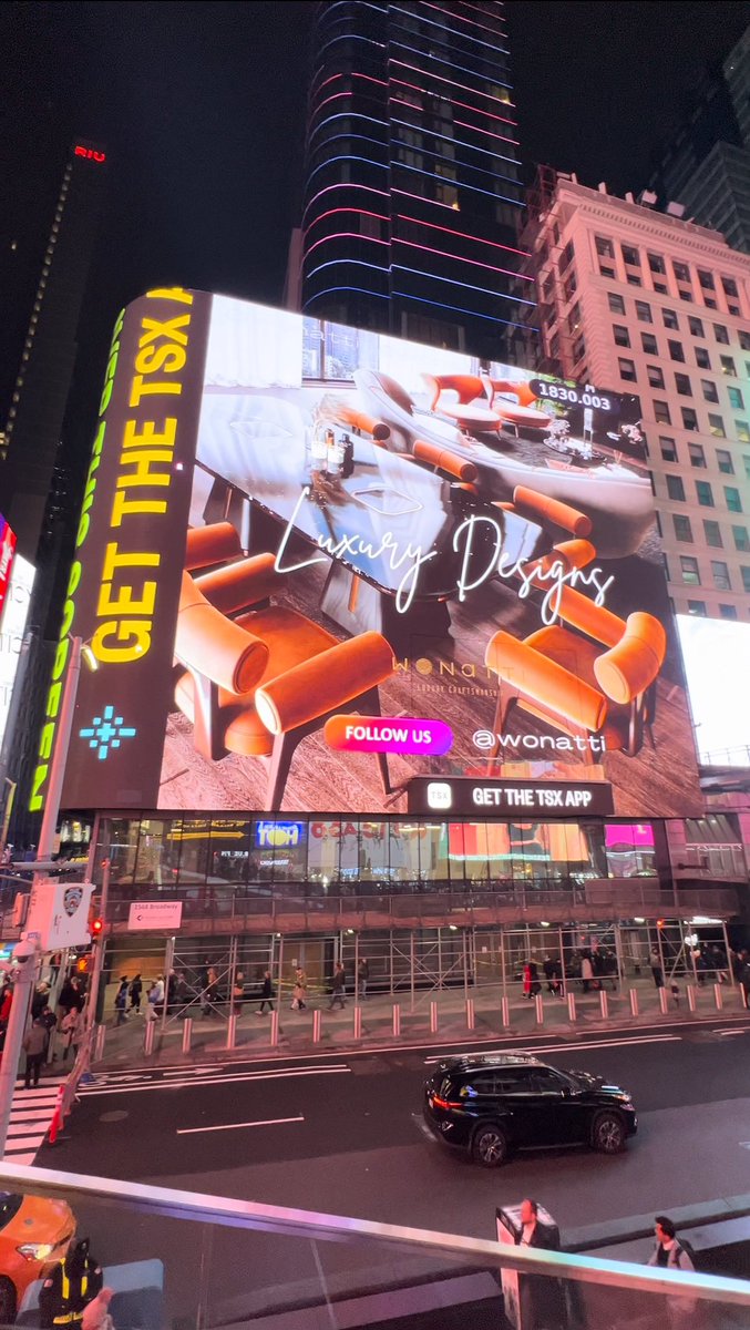 JPCVeloso_'s tweet photo. A historic moment for me, for us, for Famalicão 💫 i love this game 🤎

#Wonatti #TimesSquare #NewYork https://t.co/82des217y6