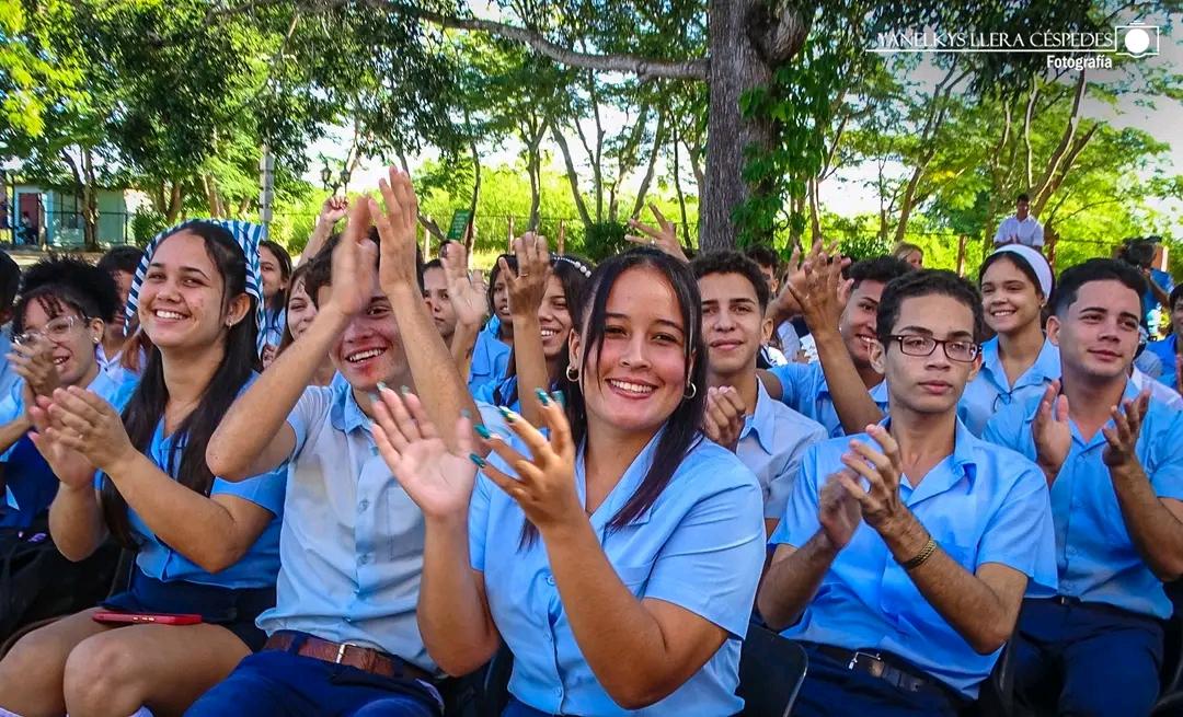 Yane1606's tweet photo. Aniversario #53FEEM
+ Firme
+ Dura
+ Revolucionaria

#ProvinciaGranma #Cuba
@btan0987 @DrRobertoMOjeda @CubaMined @DiazCanelB @JLBrocheLorenzo @JorgeLuisPerd20 @AsambleaCuba @BorgesOlivero https://t.co/LQX4AVnwBA