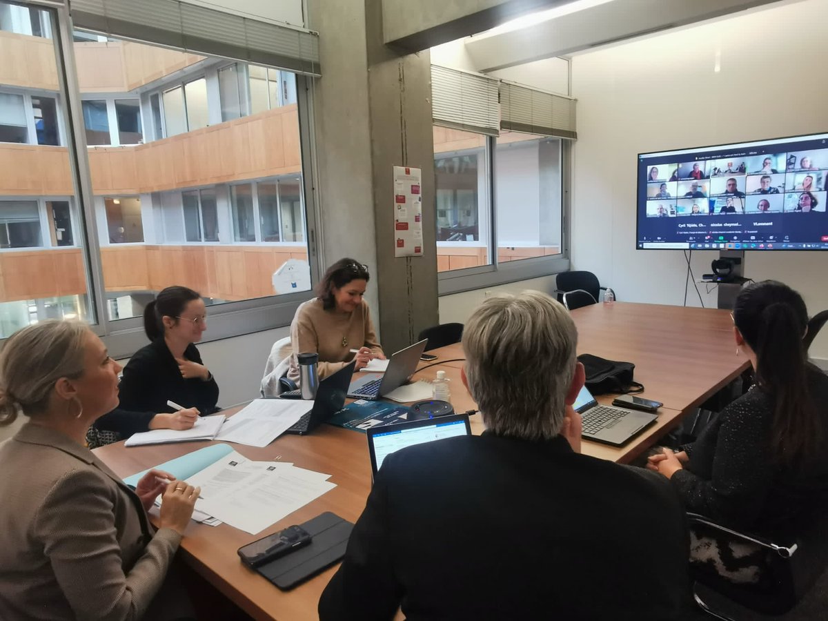 Nadia Pellefigue (@nadiapellefigue) on Twitter photo Pour comprendre le monde, la science est essentielle. Comprendre les travaux de recherche est une autre affaire...
Heureusement, il existe la #culturescientifique : simplifier, rendre ludique, diffuser la science.
Je réunis les acteurs du Reseau Sciences en <a href="/Occitanie/">Région Occitanie</a> ce matin. Pour comprendre le monde, la science est essentielle. Comprendre les travaux de recherche est une autre affaire...
Heureusement, il existe la #culturescientifique : simplifier, rendre ludique, diffuser la science.
Je réunis les acteurs du Reseau Sciences en <a href="/Occitanie/">Région Occitanie</a> ce matin.