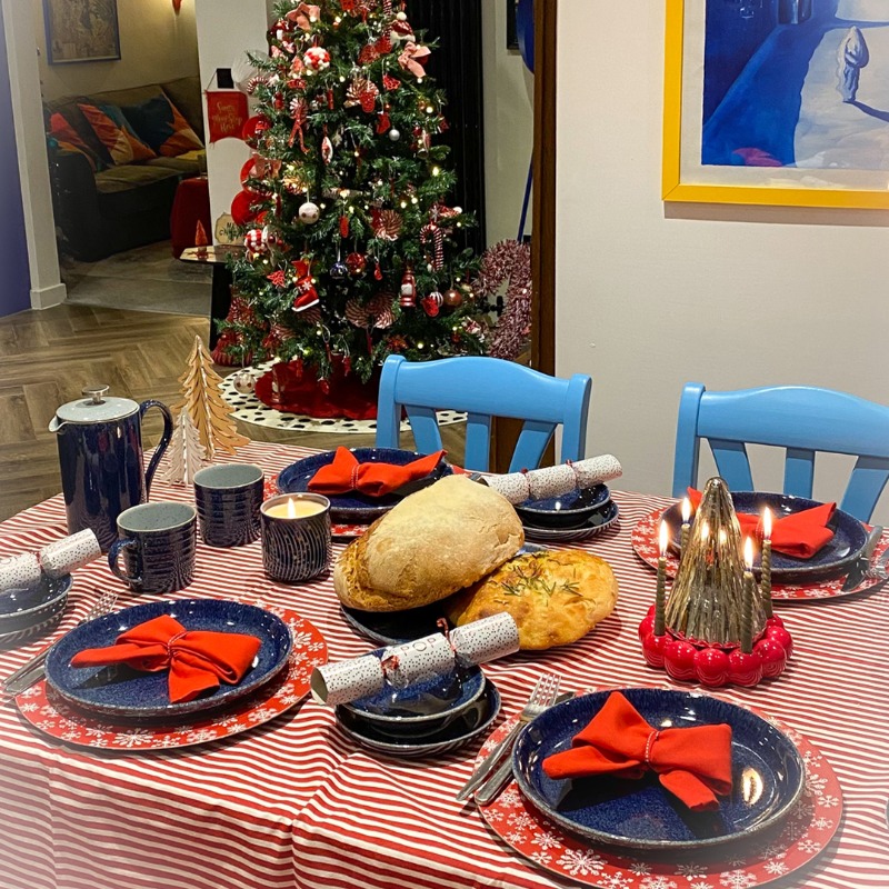 denbypottery's tweet image. We love this festive breakfast table setting from our friend, @carries_colourful_casa using plates and bowls from our Studio Blue range: tinyurl.com/ycyz5zyj
#Denby #Breakfast