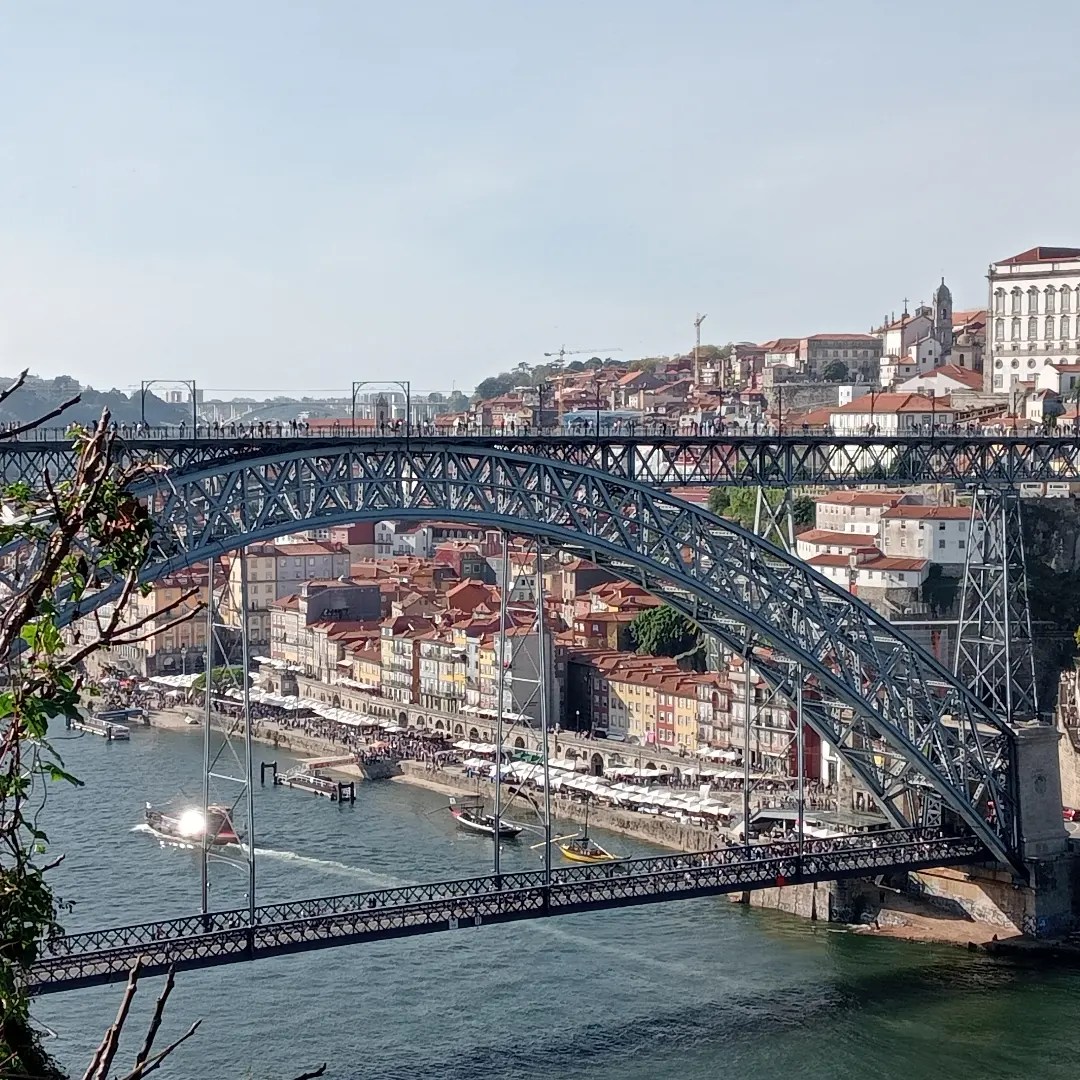 Nestes días en terra miro a ponte de varias pontes