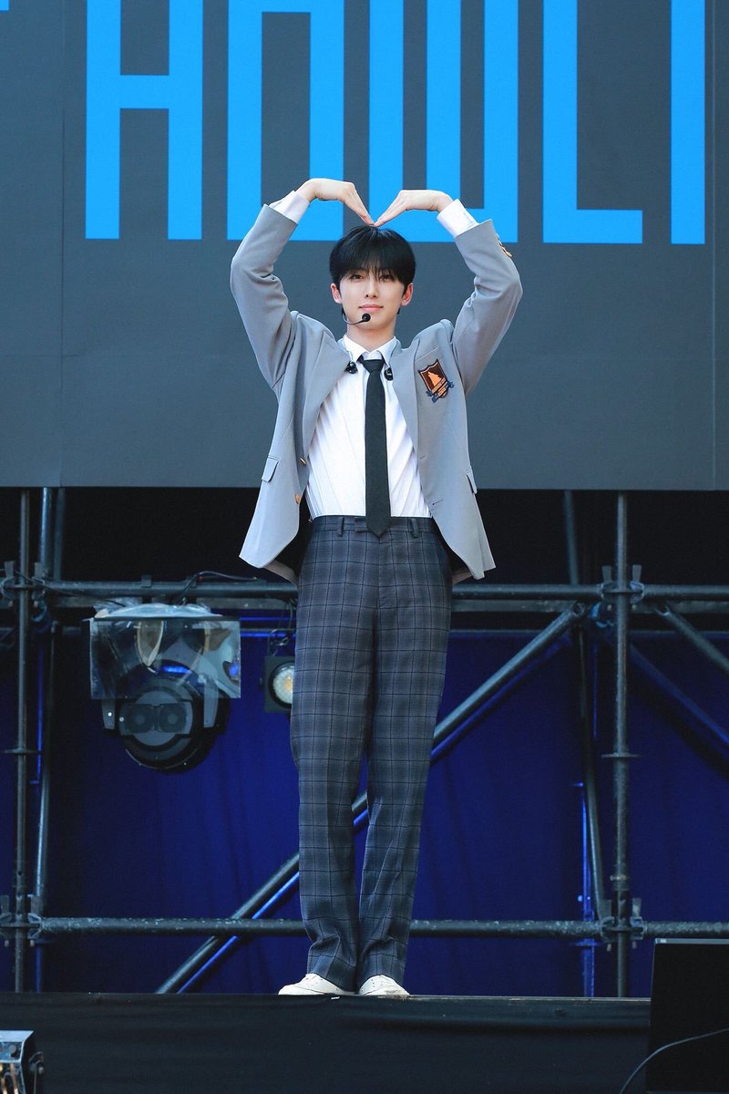 andTEAM_members's tweet photo. 僕を変えてくれてありがとうLUNÉ🫰
나를 변하게 해줘서 고마워 LUNÉ🫰 
#andTEAM #FUMA https://t.co/YJhFKnY5oH