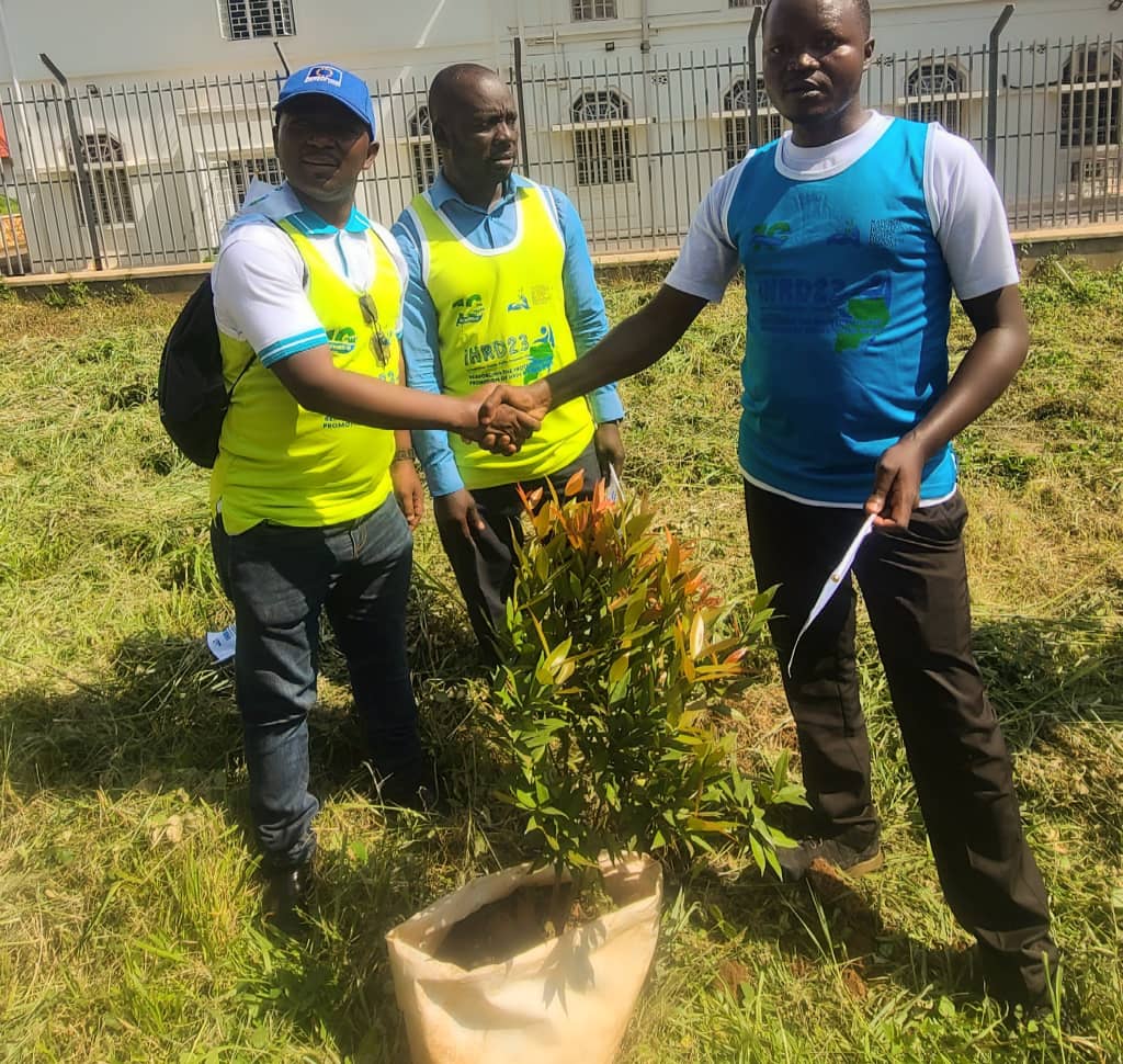 RErecu's tweet image. @Climate Action SDG 13, Kudos to Environment thematic head Roberts, Obore @256784669604, &amp;amp; Erecu @256757690375 today in Jinja🌳 👏👏.