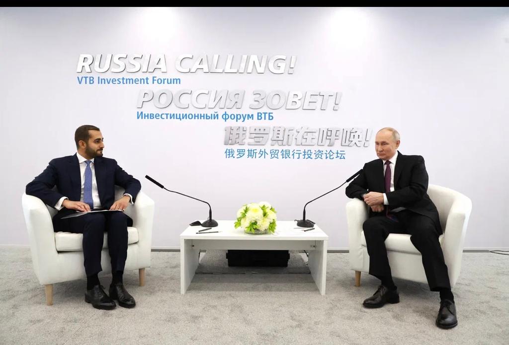 #عــــاجل

تحيّاتُ جلالةِ السُّلطان المعظم / حفظه الله ورعاه إلى فخامة الرئيس فلاديمير بوتين رئيس جمهورية #روسيا الاتحادية نقلها صاحبُ السُّمو السّيد ذي يزن بن هيثم آل سعيد خلال استقبال فخامته صاحبَ السُّمو في العاصمة #موسكو.

 #العُمانية