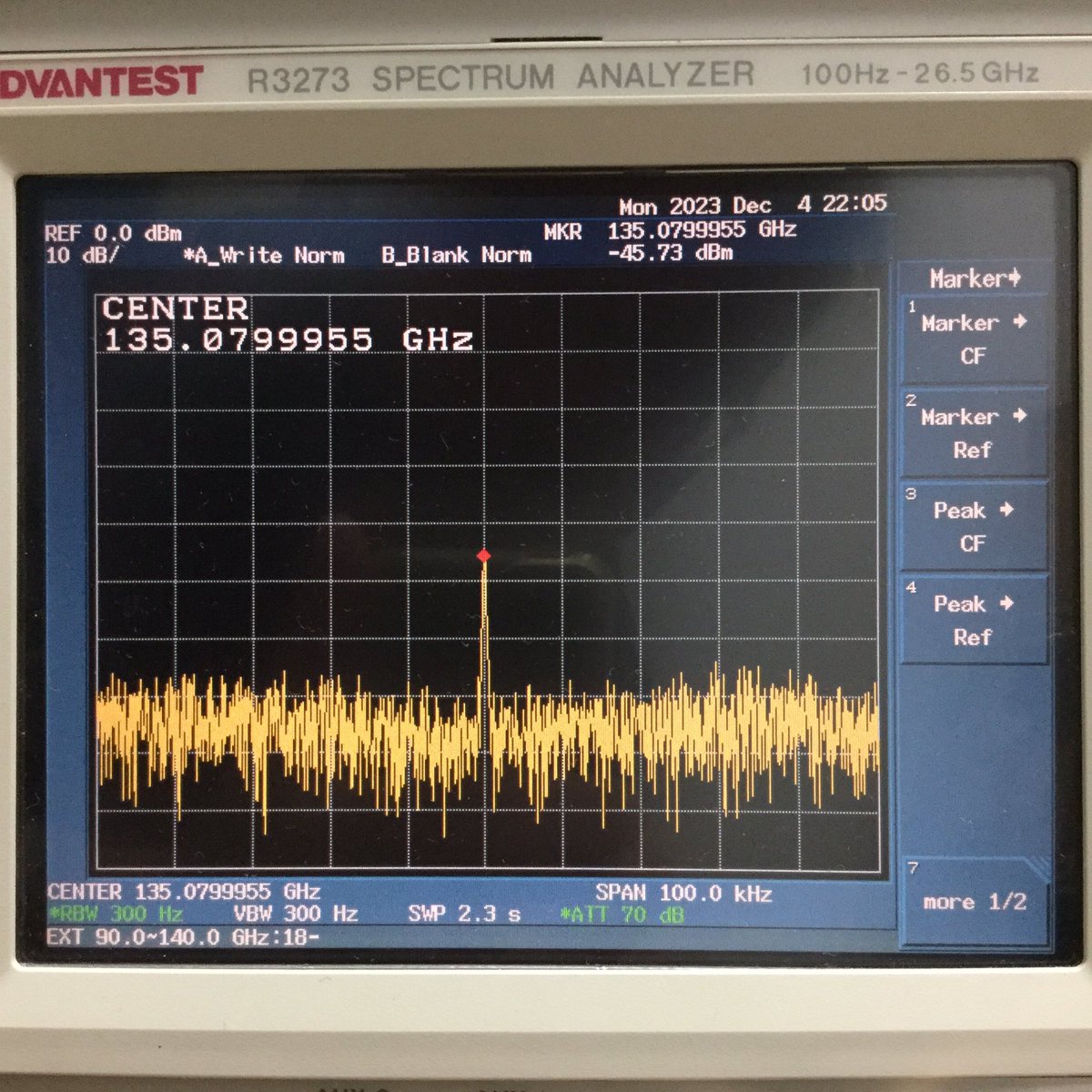 ADF4155のループフィルタをADIsimPLLを使って調整して134.08GHz、135.08GHzのフェーズノイズを約3dB改善出来ました！CP電流変化による出力レベルも比較的安定しました。検証環境があると便利ですね。