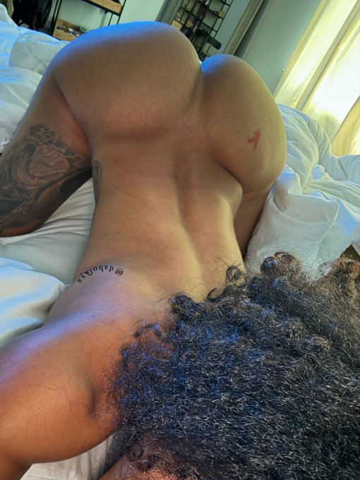 I&rsquo;m tryna get my back broke😩 https://t.co/8H8ONBPPSi