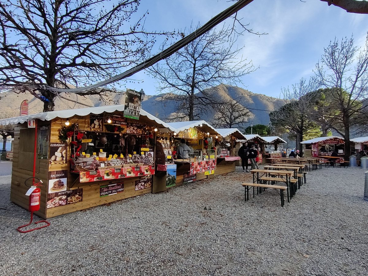 Eccoci! Primo giorno di città dei Balocchi. Vi aspettiamo a #cernobbio 
#cittadeibalocchi