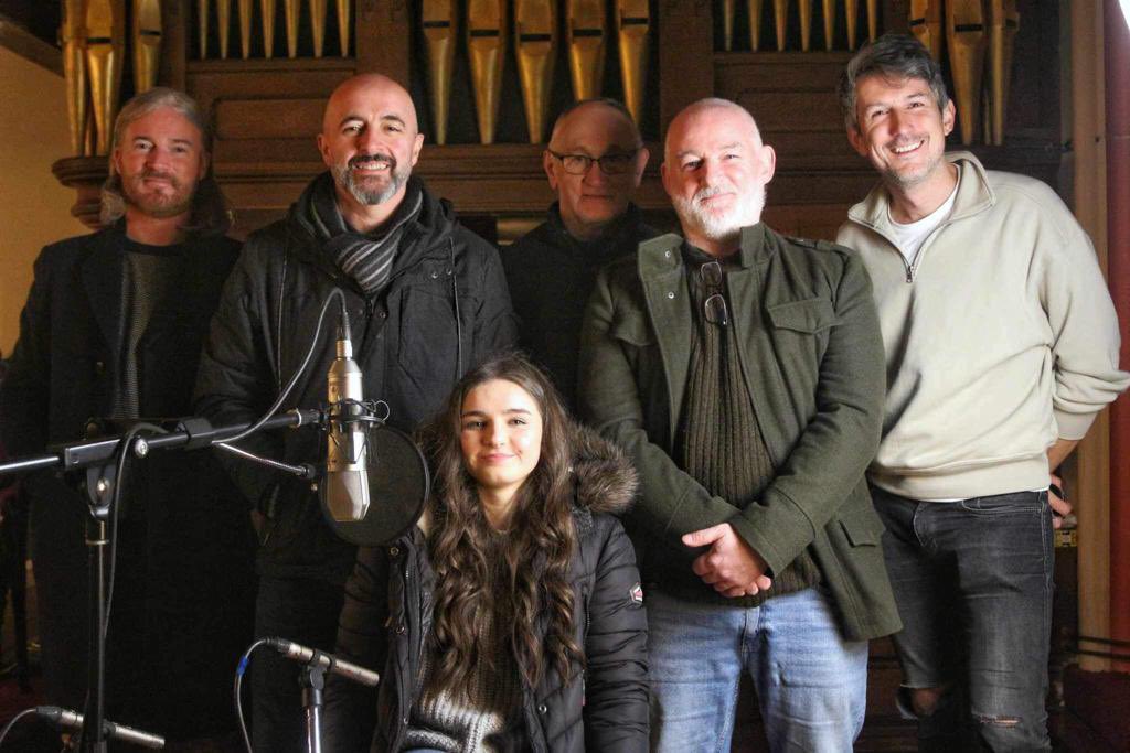 TreehousePres's tweet image. Great crew for Muireann Bradley’s video shoot in St. Anne’s Church, Ballyshannon, Donegal. 🎬
To feature on @AcousticGuitar_
