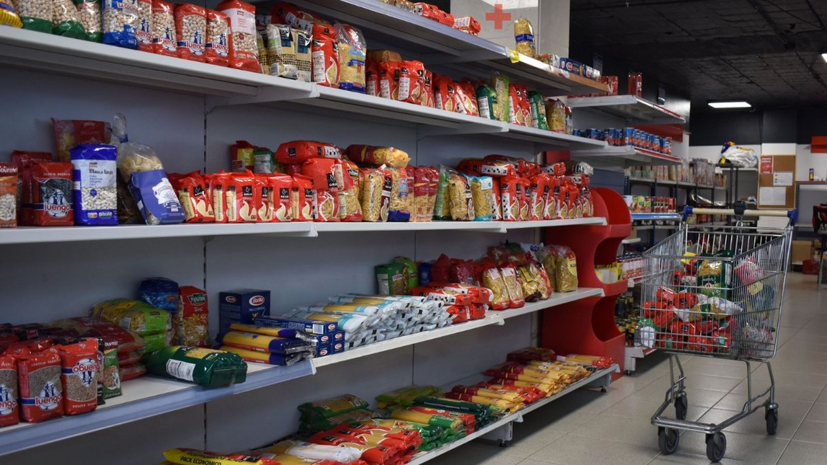 creuroja's tweet photo. En aquesta època de l'any són molts els qui col·laboren amb nosaltres, amb aliments o amb diverses donacions als col·lectius que més ho necessiten 💝.

Gràcies a tots per aportar el vostre granet de sorra! ✨

#creurojaandorrana #botigasolidària #recollidadaliments https://t.co/UeAz0CKWqK