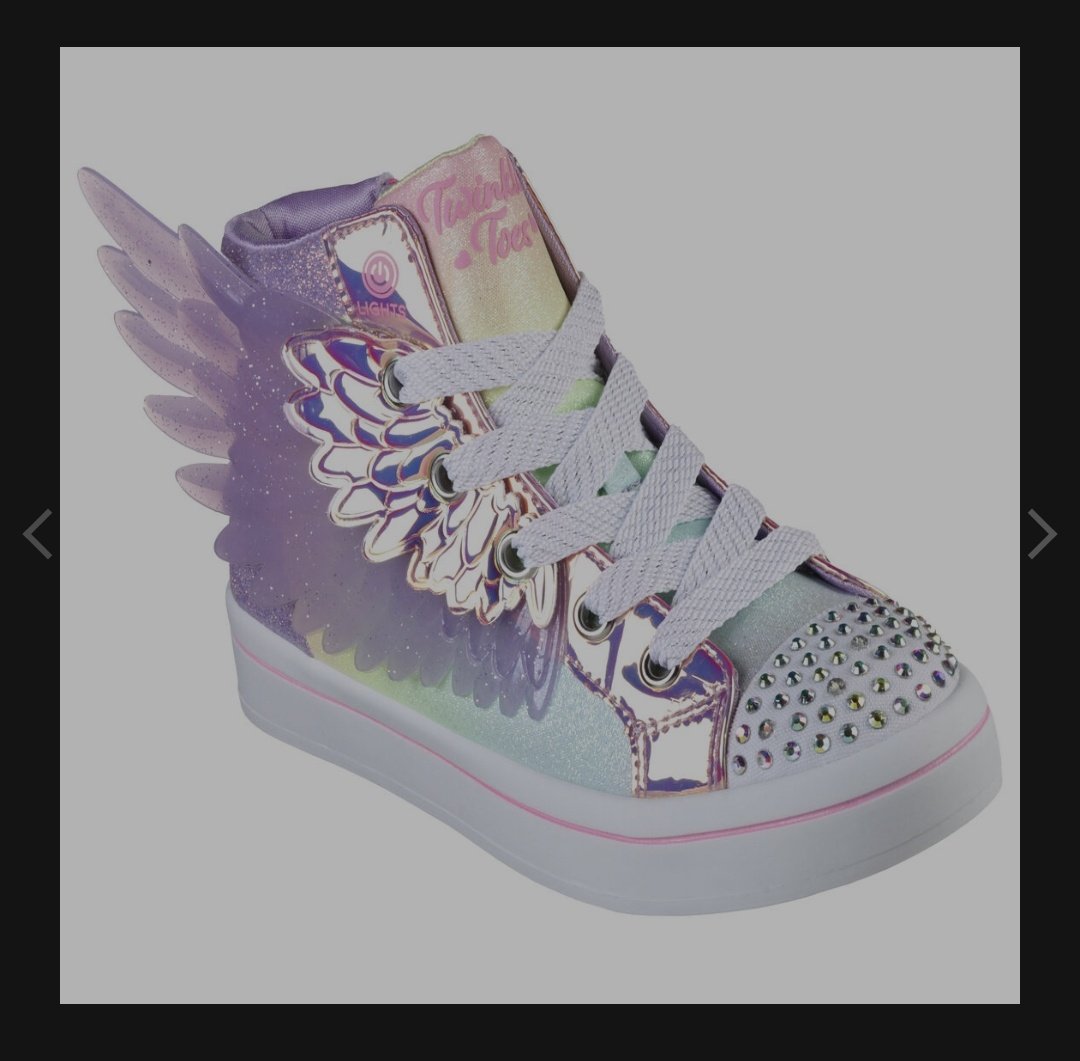 Kind: "Mama, ich möchte mal Schuhe haben wo Flügel dran sind."
Ich (wochenlang): ????????

Heute im Sketchers Outlet:
((Btw: die blinken wie irre!!!!!!!)) 

Jetzt freue ich mich mehr auf Weihnachten als die Tochter. 😅