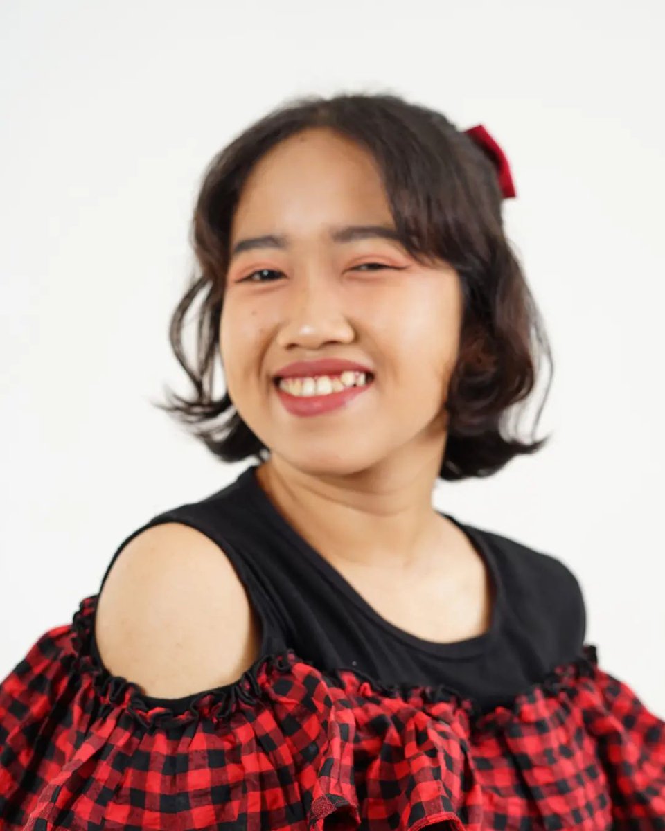 Trainee 
Zyzy - <a href="/avocadoozzy/">Zyzy 🥑</a> 

📸: <a href="/ozzincstudio/">OZZ.INC Studio</a>