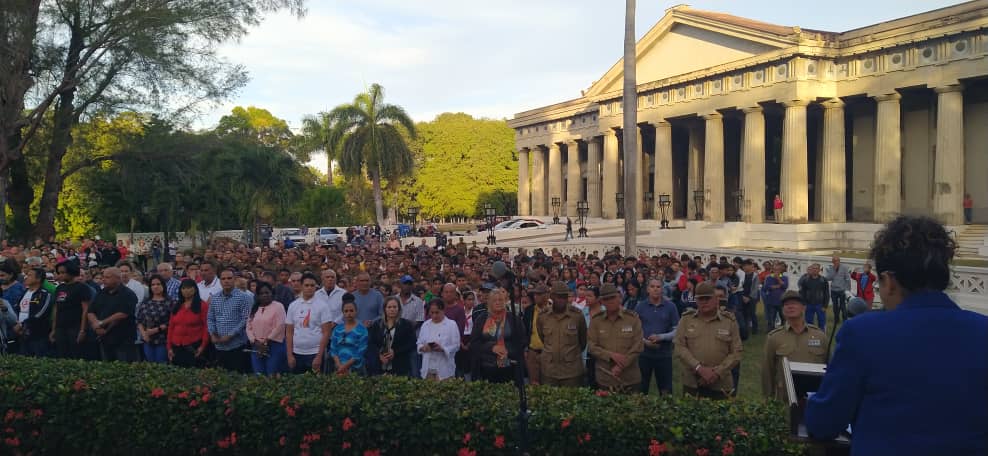 FernandezMaryde's tweet photo. Como cada 7 de diciembre, el pueblo de #Cienfuegos rinde el merecido homenaje a Antonio Maceo, a su ayudante Panchito Gómez Toro y nuestros combatientes internacionalistas caídos en tierras extranjeras. Mañana de compromiso y honor 🇨🇺
#CienfuegosXMásVictorias
#EstaEsLaRevolucion https://t.co/vzZ5phUrtO