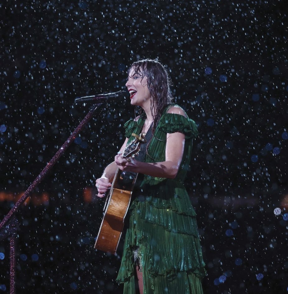 dearreader_22's tweet photo. @JenerationSwift @taylorswift13 https://t.co/Bc2c01P1mw