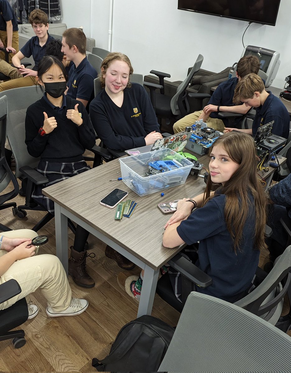 SBC_Technology's tweet image. During our Technology Education class today our Grade 9s participated in #CheapPCChallenge2023 with Mr. Hayward. @StBonaventures