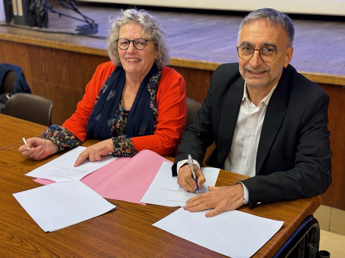 cyprienmateos's tweet image. Signature d'une convention de #partenariat entre l'association des Maires Ruraux de l'#Yonne #AMR89 et @OrangeBFC  @Maires_Ruraux @Orange_France @OrcelAlexandre