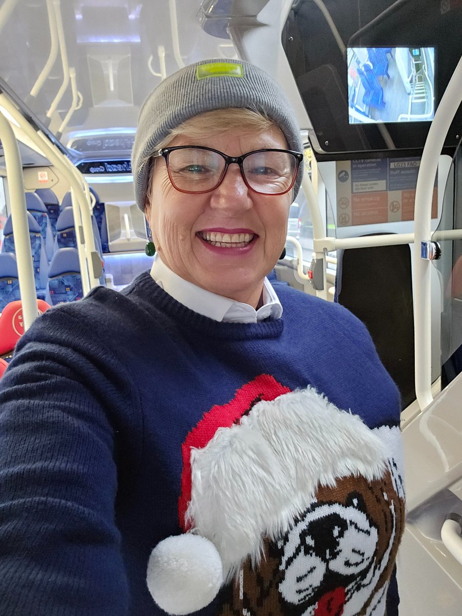Deborah39358374's tweet photo. @GoAhead  xmas jumper day xxxx https://t.co/kH35B7LyIp